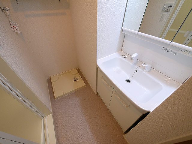 洗面設備　スペースが確保できる洗面所です