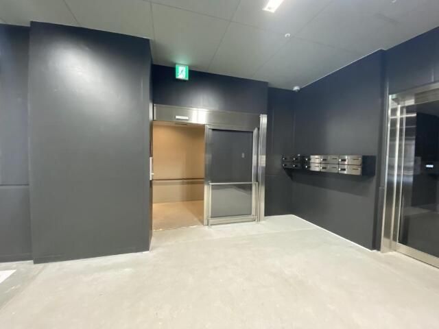 エントランス　落ち着いたエントランスです