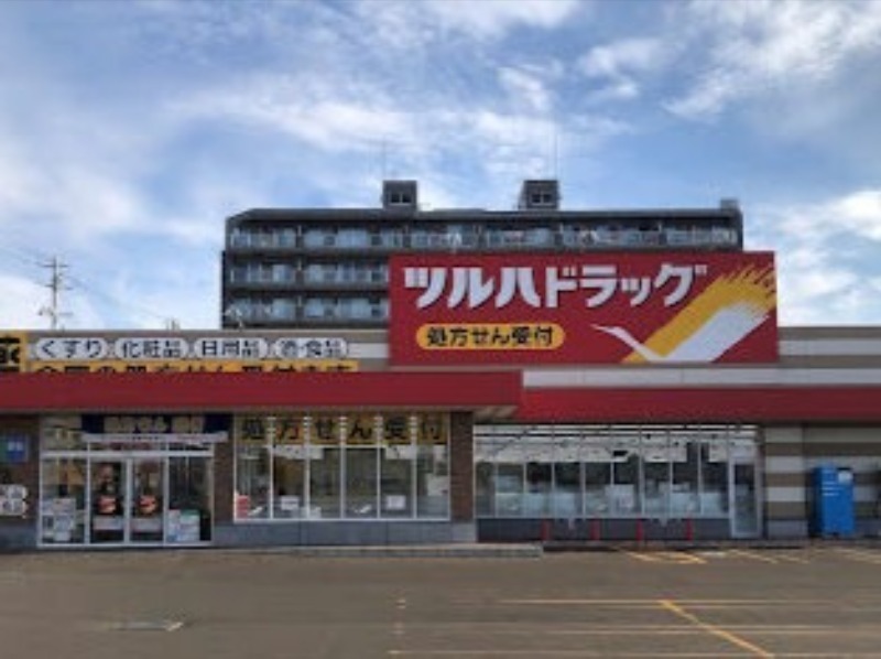 ドラックストア　ツルハドラッグ栄通店（ドラッグストア）まで555m