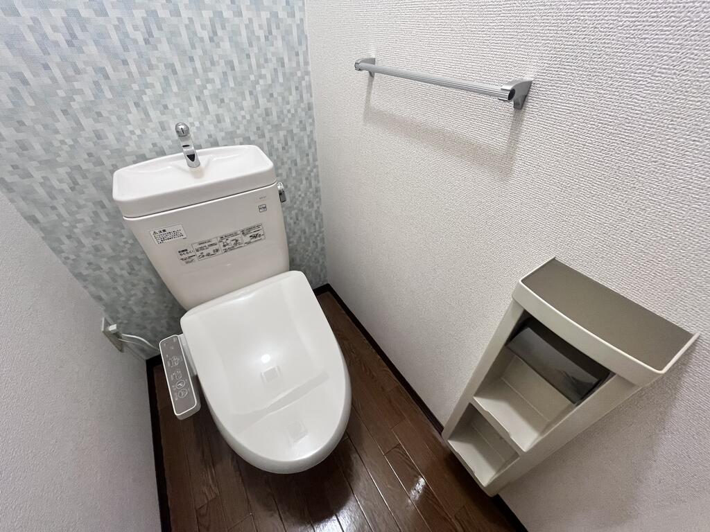 トイレ　※退去前の為別部屋の写真です。