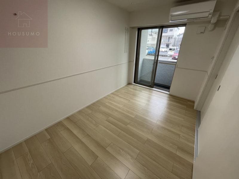 その他部屋・スペース　落ち着いた色調の寝室です