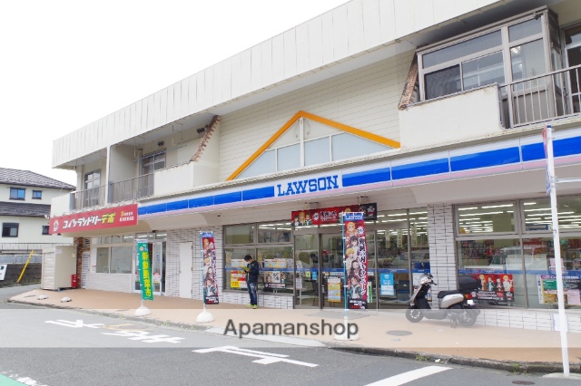 コンビニ　ローソン 横須賀粟田二丁目（コンビニ）まで829m