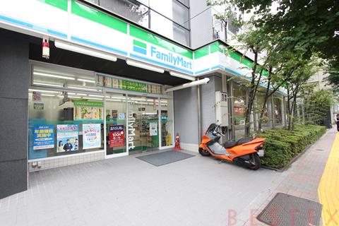コンビニ　ファミリーマート江戸川橋駅西店（コンビニ）まで84m