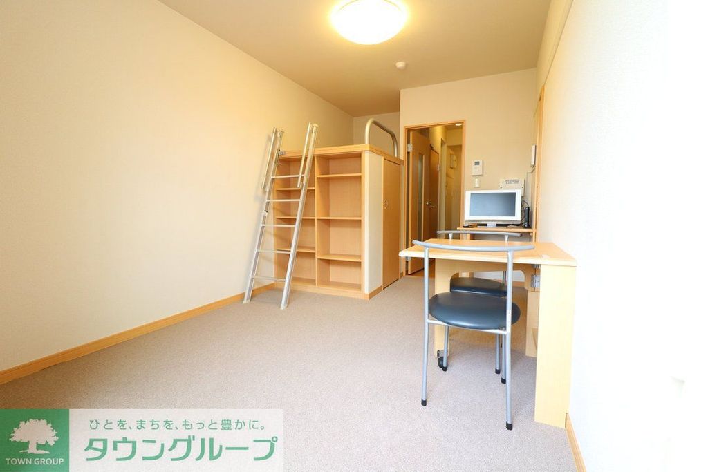 居室・リビング　カーペット仕様テーブルは折りたためます