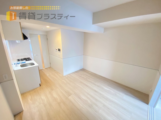 居室・リビング　白と木目基調の統一感あるお部屋です