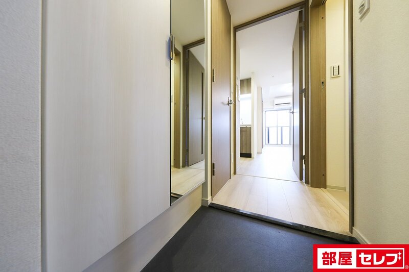 プレサンス鶴舞パークグラッドの玄関写真