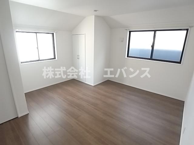 その他部屋・スペース　広くて明るい寝室