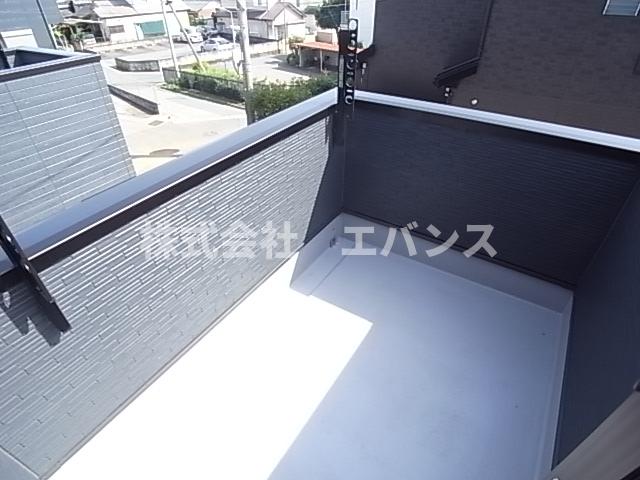 バルコニー　外からの目が気にならないバルコニーで洗濯物が干せます
