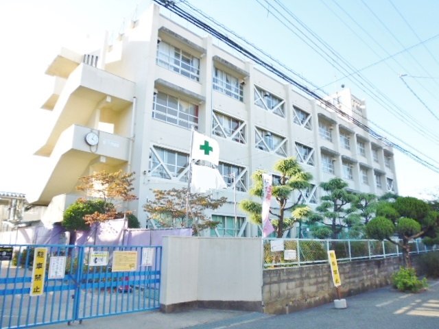 小学校　寝屋川市立木屋小学校（小学校）まで796m