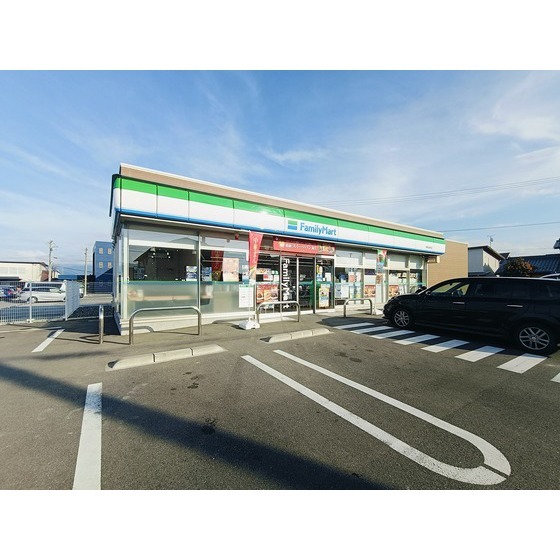 コンビニ　ファミリーマート長野北長池店（コンビニ）まで393m