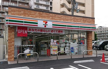 コンビニ　セブンイレブン大阪東中島3丁目店（コンビニ）まで128m