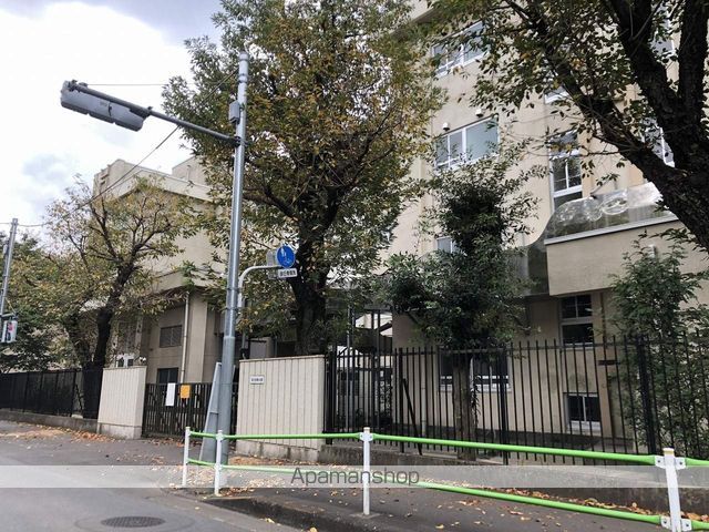 小学校　武蔵村山市立雷塚小学校（小学校）まで595m