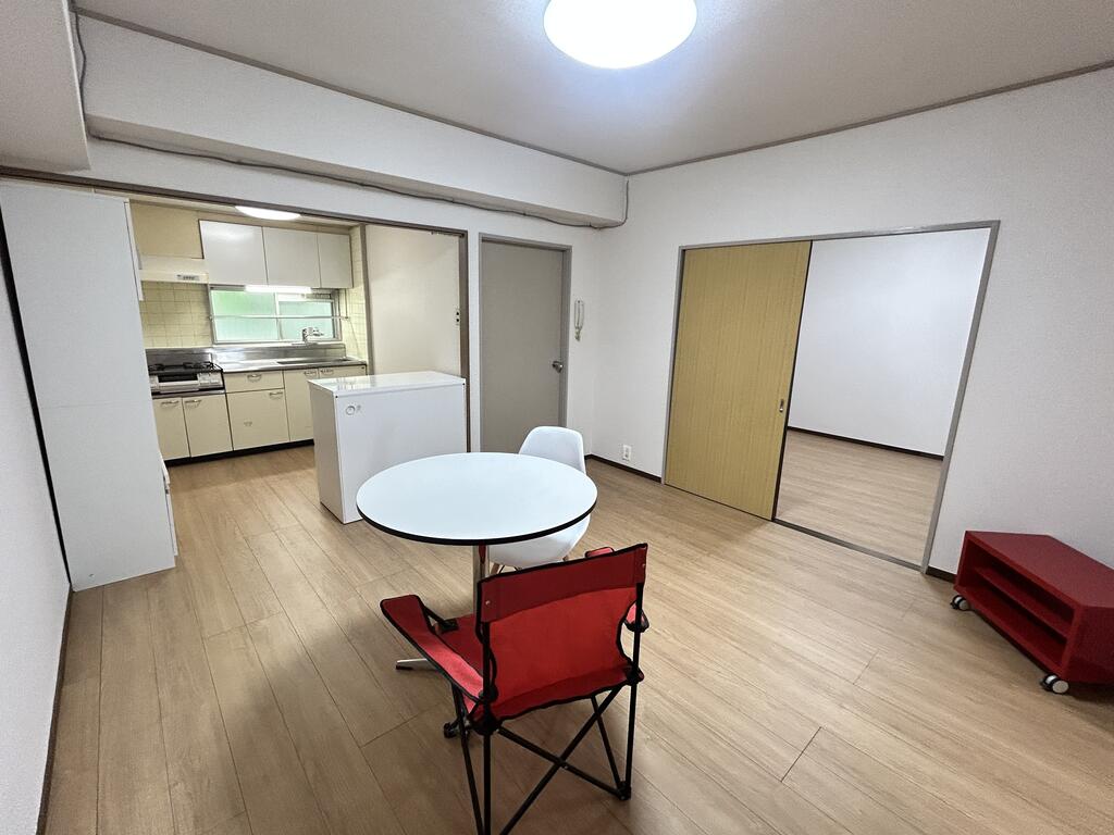 ニューライフ国見マンションの居間写真