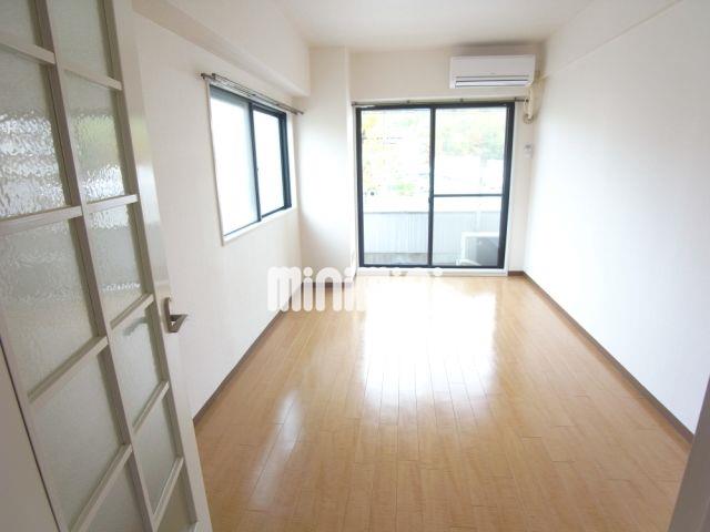 居室・リビング　角部屋で明るい