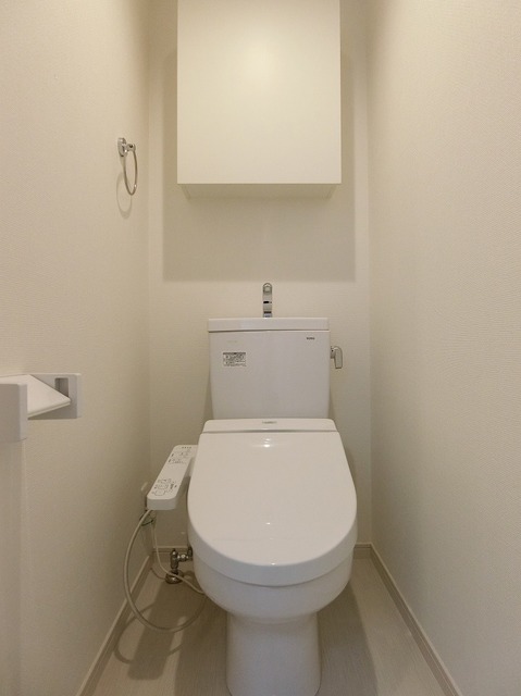 ＪＲ中央線 西八王子駅 徒歩15分 3階建 築9年のトイレ写真