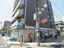 コンビニ　ファミリーマート 綾瀬二丁目店（コンビニ）まで208m