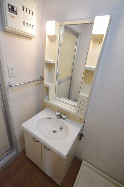 洗面設備　同物件別号室のものです。