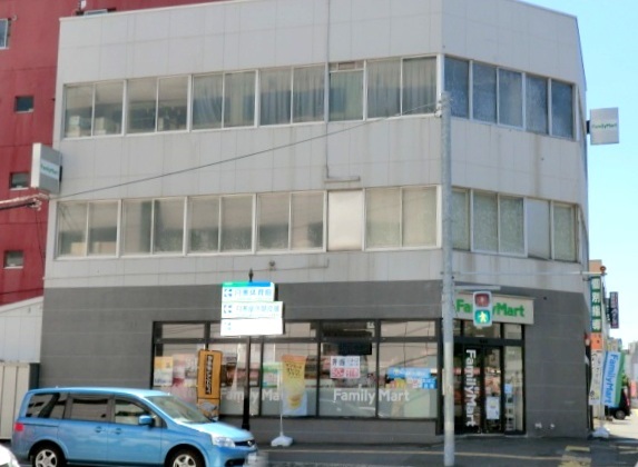 コンビニ　ファミリーマート月寒中央店（コンビニ）まで191m