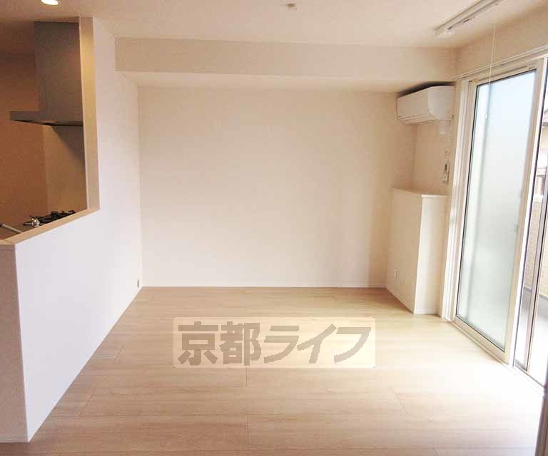 居室・リビング　明るいリビング