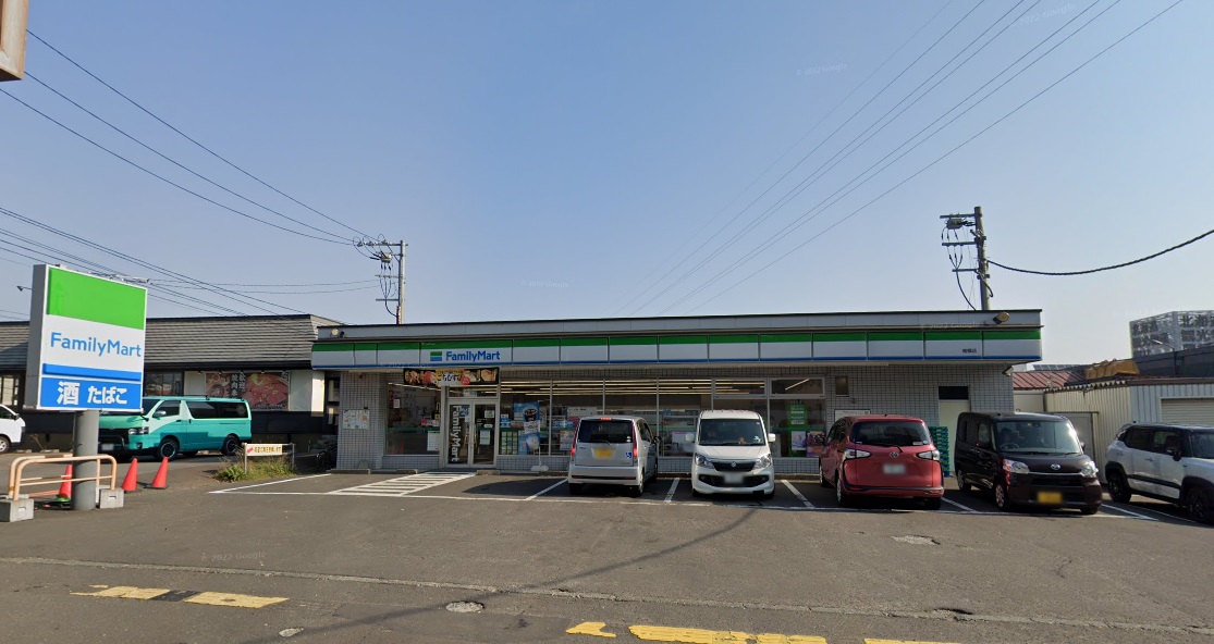 コンビニ　ファミリーマート南郷店（コンビニ）まで571m