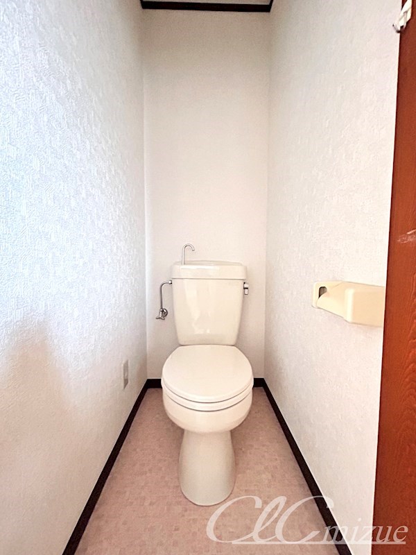 都営新宿線 一之江駅 徒歩14分 3階建 築36年のトイレ写真