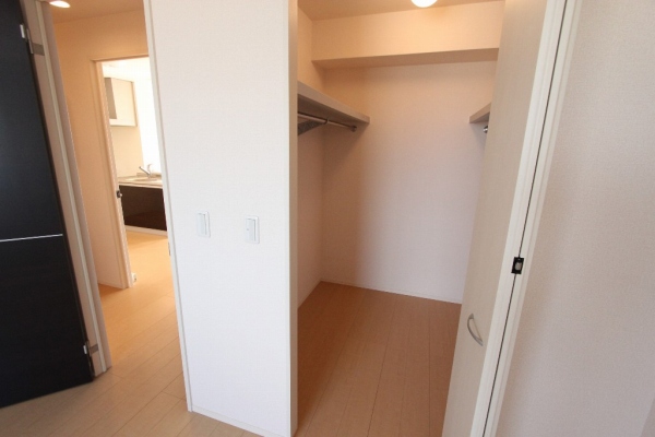 収納　ウォークインクロゼットでたっぷり収納