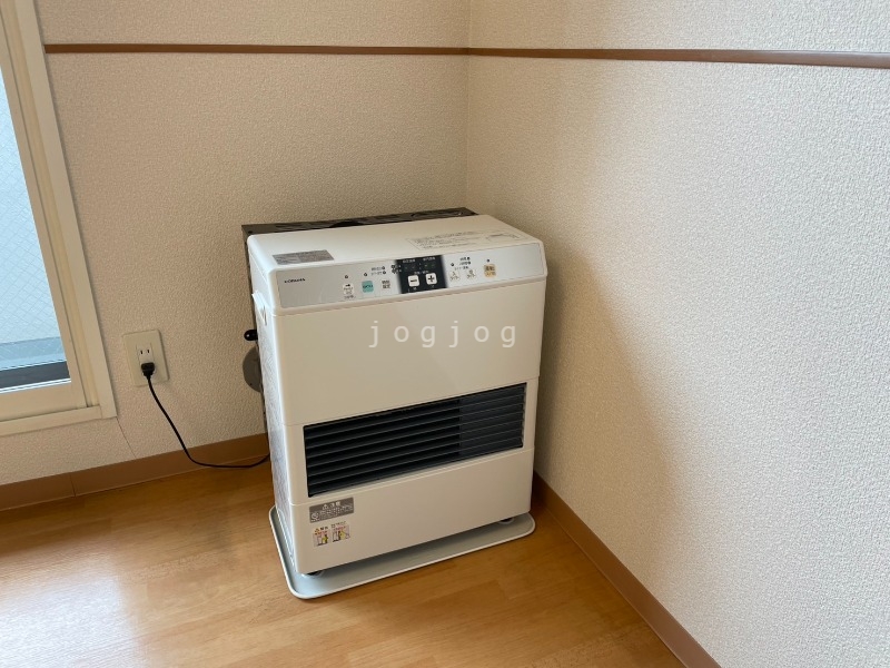その他設備　冬はあったか石油ストーブです。