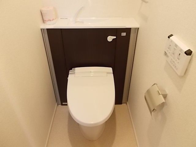 京成本線 公津の杜駅 徒歩13分 3階建 築10年のトイレ写真