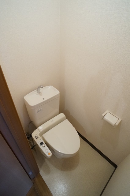 トイレ　他号室。参考写真