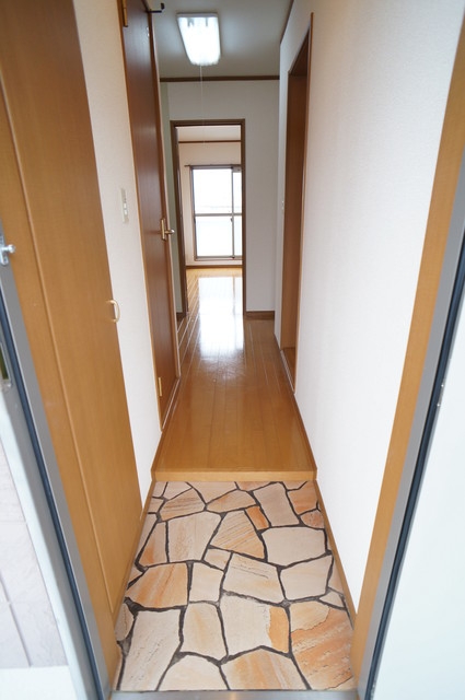 玄関　他号室。参考写真