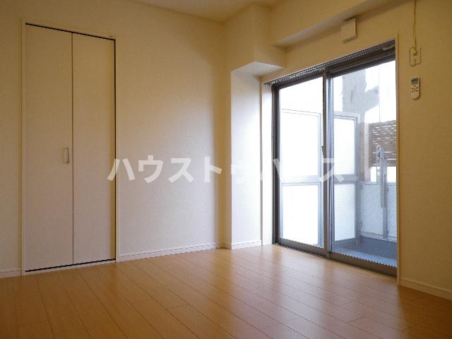 栗田マンションの居間写真