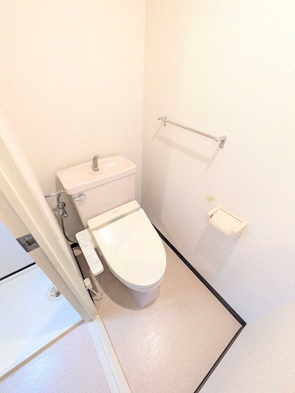 ＪＲ南武線 宿河原駅 徒歩7分 4階建 築33年のトイレ写真