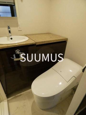 ＪＲ中央線 千駄ケ谷駅 徒歩4分 4階建 築7年のトイレ写真
