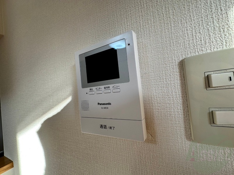 セキュリティ　ＴＶモニター付インターホンです。来客者の顔が見えるので安心！
