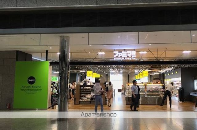 コンビニ　ファミマ東京都庁第二本庁舎店（コンビニ）まで887m