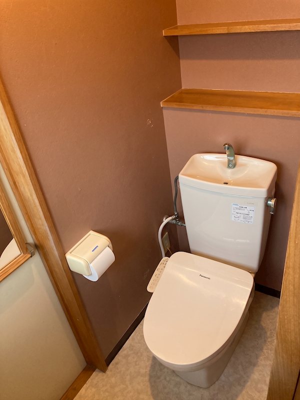 波田森口ゆうさん貸家のトイレ写真