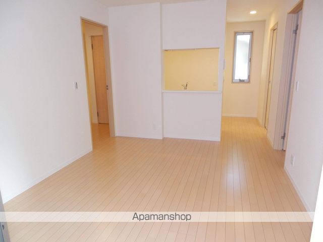 ハイム岩船の居間写真