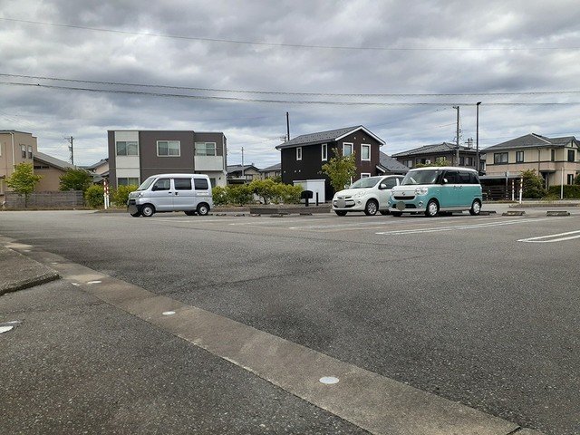 駐車場　駐車場に車を止められます