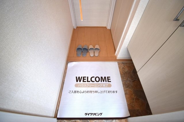 ＪＲ中央線 八王子駅 バス乗車時間：22分 最寄りバス停で下車 徒歩2分 2階建 築20年の玄関写真