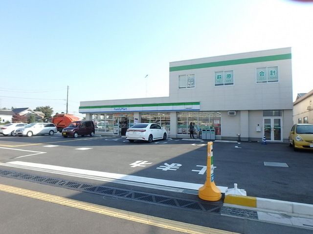 コンビニ　ファミリーマート（コンビニ）まで584m