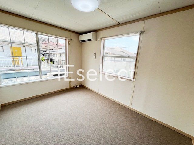 居室・リビング　2面採光で明るいお部屋です