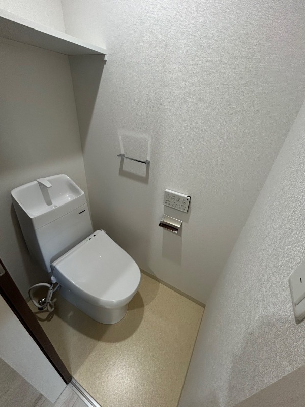地下鉄千日前線 南巽駅 徒歩10分 3階建 築3年のトイレ写真