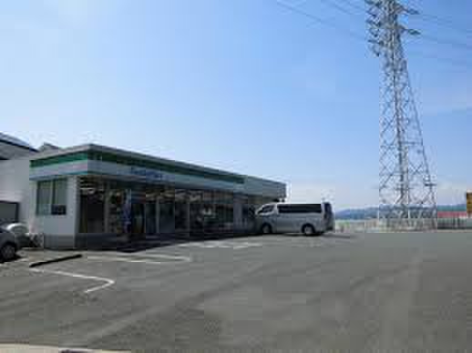 コンビニ　ファミリーマート横須賀長井一丁目店（コンビニ）まで700m