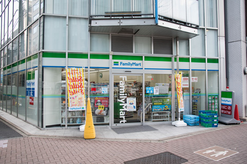 コンビニ　ファミリーマート銀座昭和通り店（コンビニ）まで123m