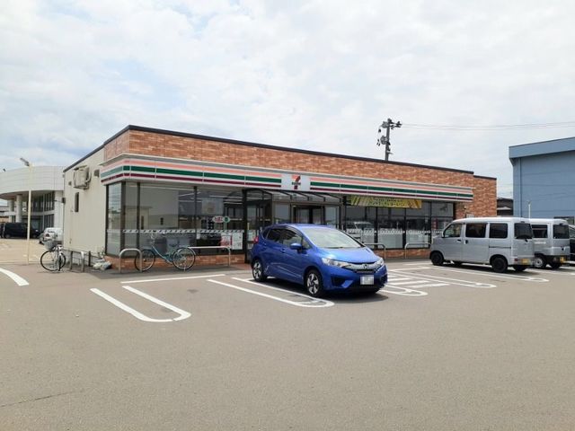 コンビニ　セブンイレブン仁井田本町店（コンビニ）まで673m