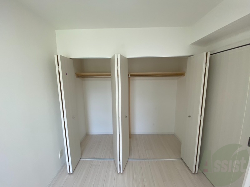 収納　クローゼットは奥行きもあり、荷物が多い方でも安心です。