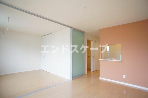 ＪＲ上越線 高崎問屋町駅 徒歩29分 2階建 築16年の居間写真