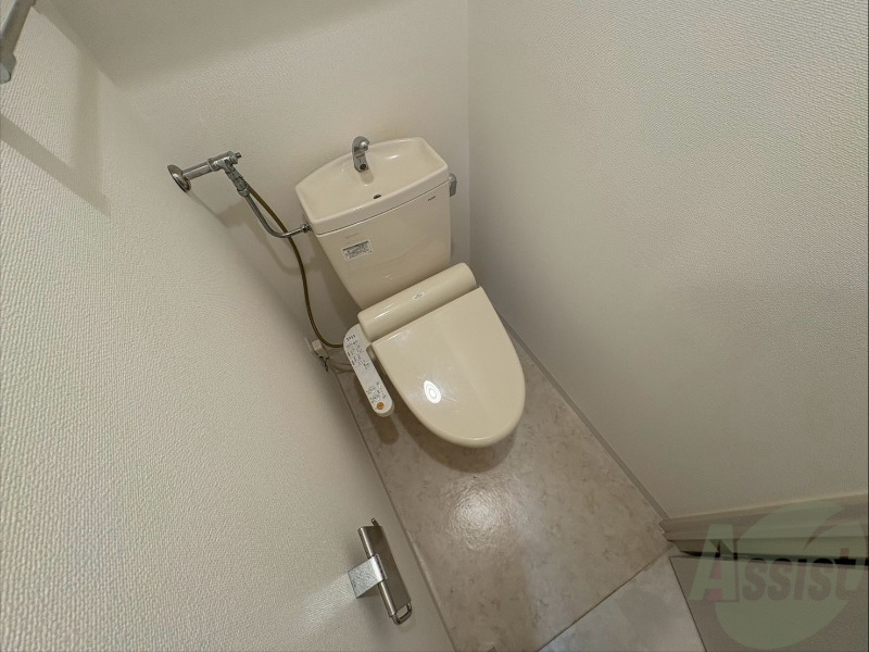 トイレ　ウォシュレット機能がついたトイレです。安心して使用できます。
