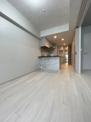 地下鉄御堂筋線 大国町駅 徒歩9分 9階建 築4年の居間写真