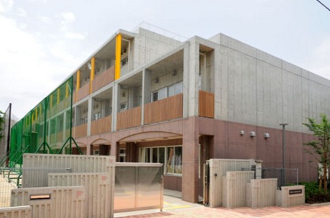 中学校　豊島区立西池袋中学校（中学校）まで460m